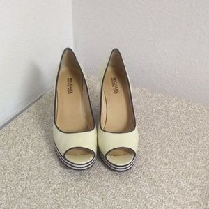 Michael Michael Kors Yellow Patent Leather Shoes